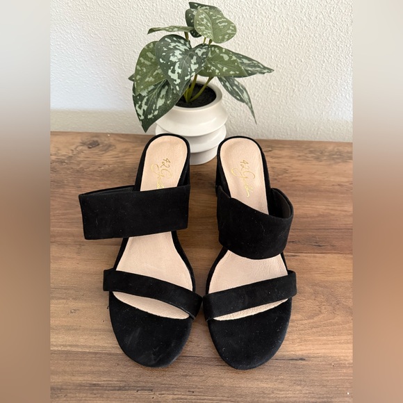 42 gold liya slide sandals with block heel in suede black size 8.5/39. - Picture 2 of 8